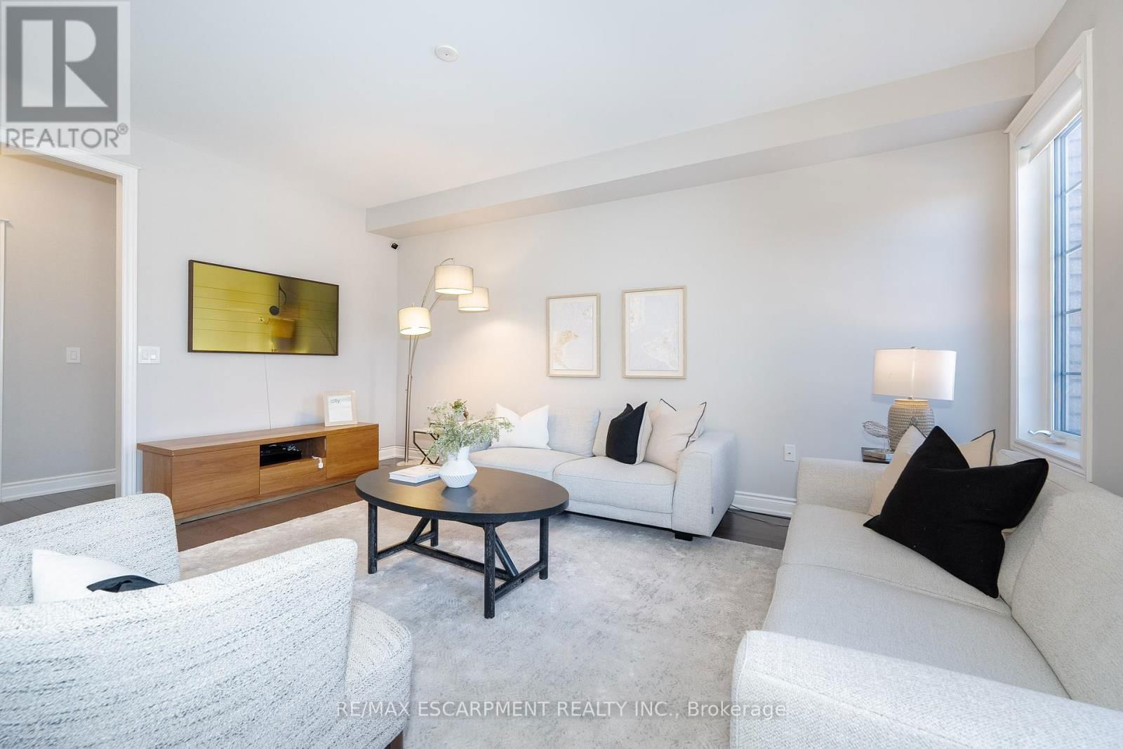 549 TERRACE WAY Image 11