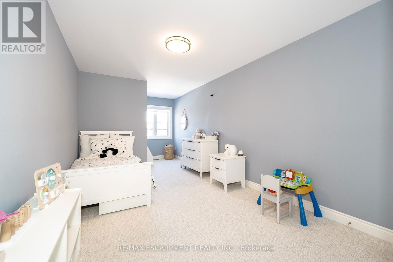 549 TERRACE WAY Image 23