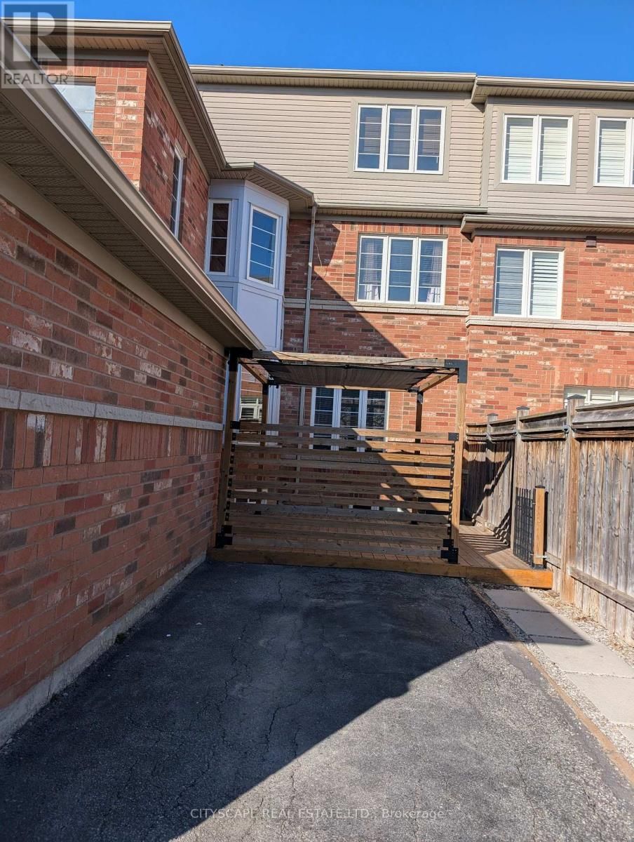 5532 TENTH LINE WEST Image 7