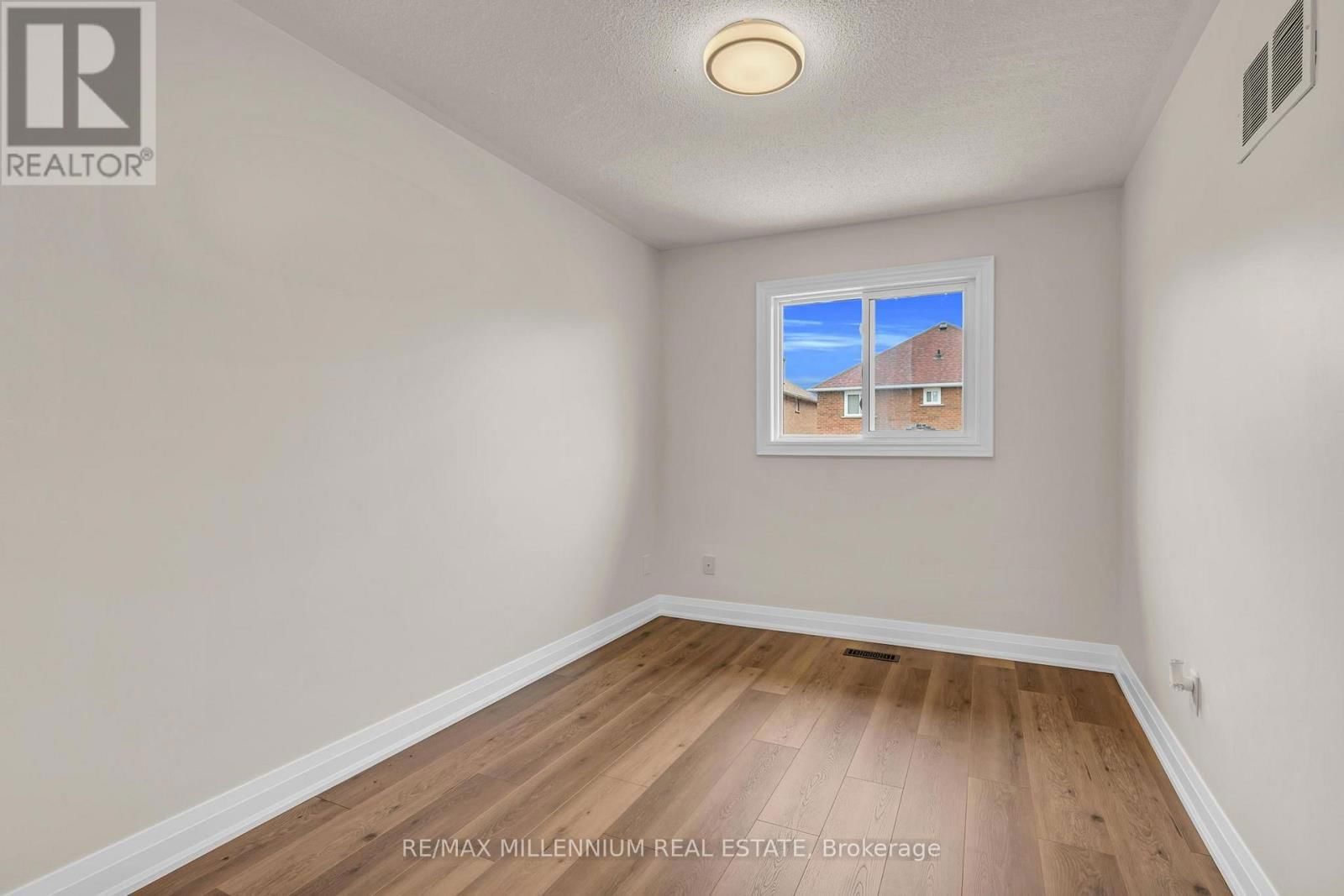 64 ALLENHEAD CRESCENT NORTHEAST Image 31