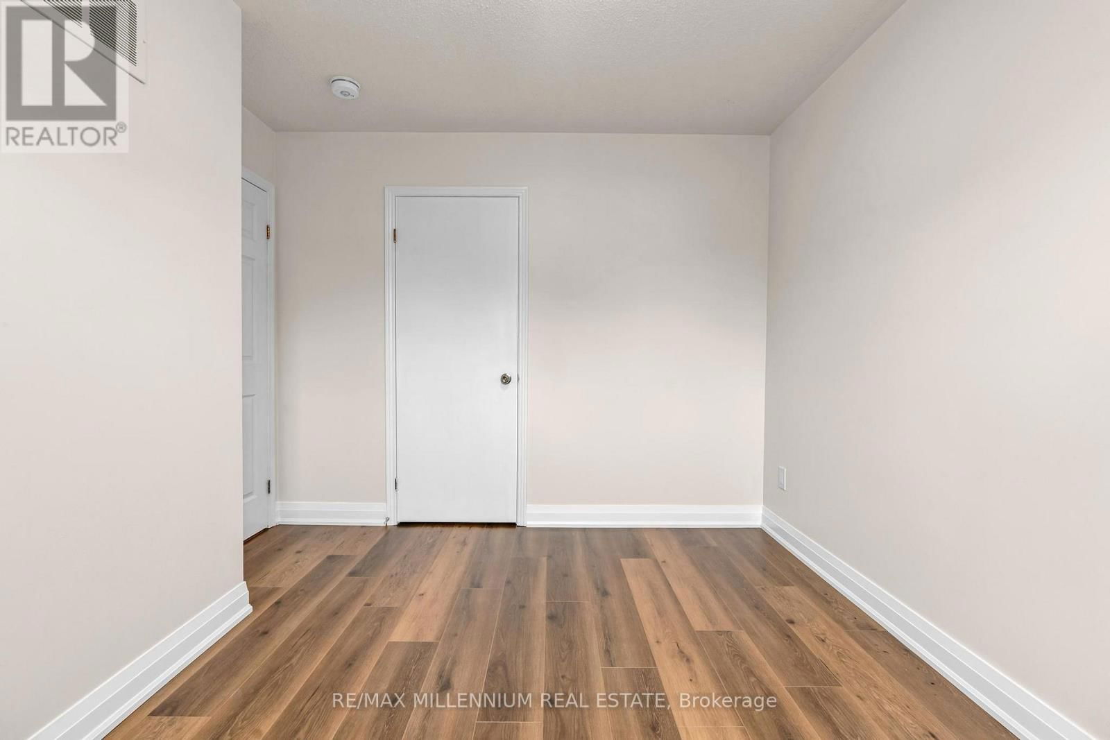 64 ALLENHEAD CRESCENT NORTHEAST Image 32