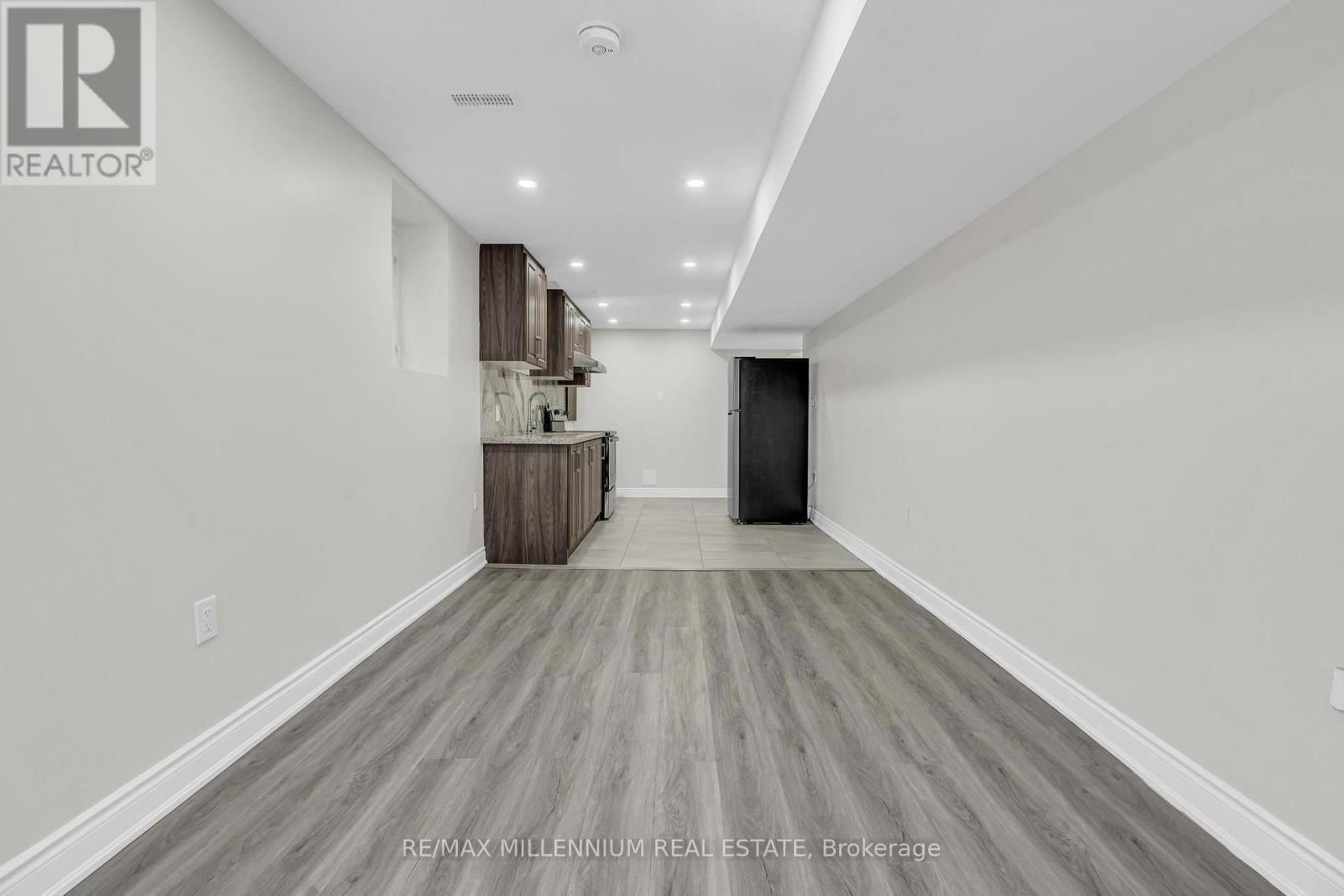 64 ALLENHEAD CRESCENT NORTHEAST Image 38