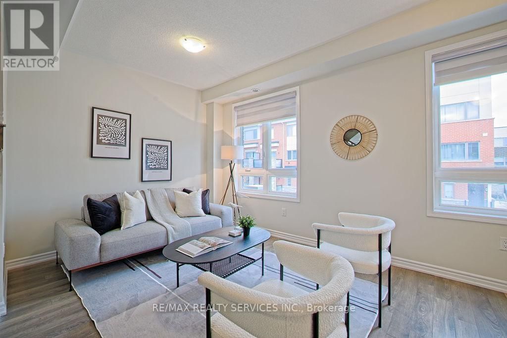 284 LAGERFELD DRIVE Image 10