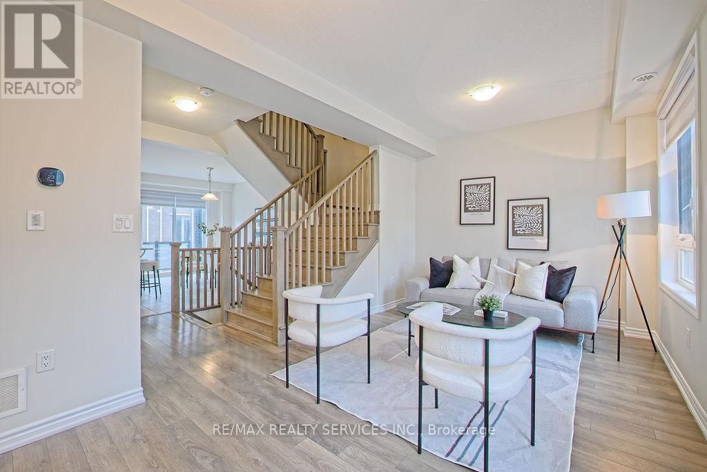 284 LAGERFELD DRIVE Image 11