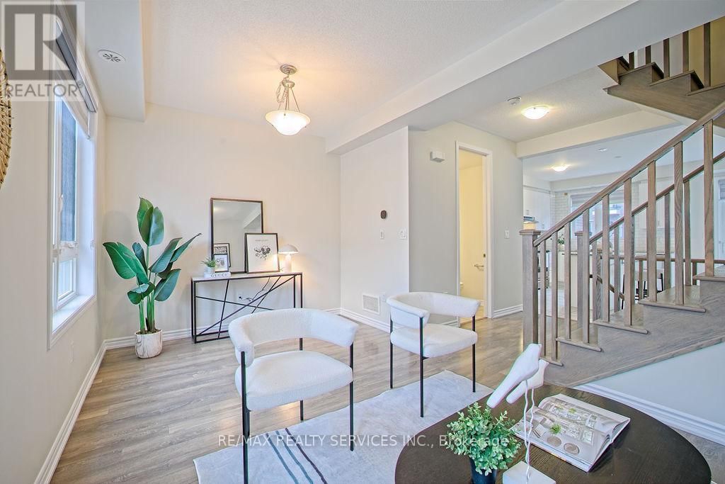 284 LAGERFELD DRIVE Image 13