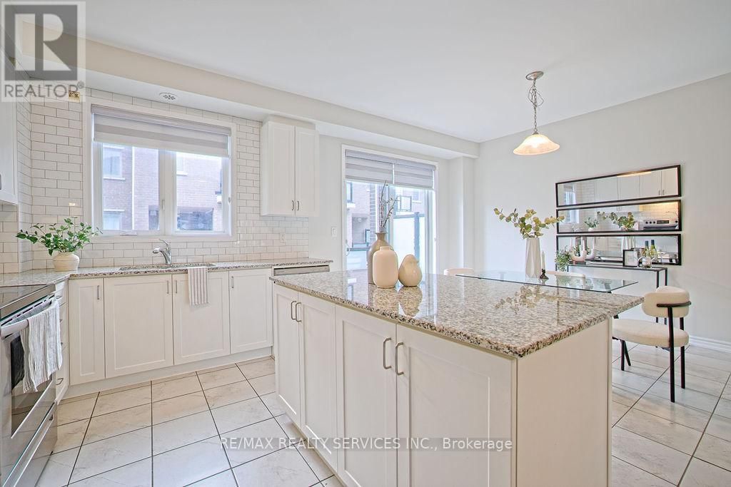 284 LAGERFELD DRIVE Image 17