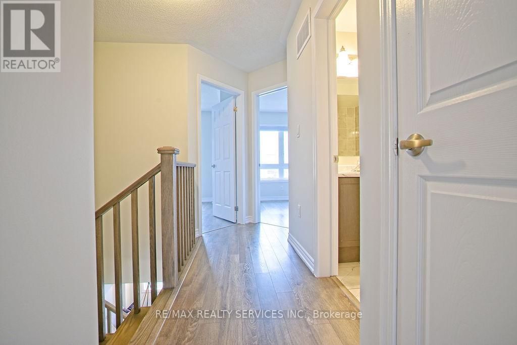 284 LAGERFELD DRIVE Image 21