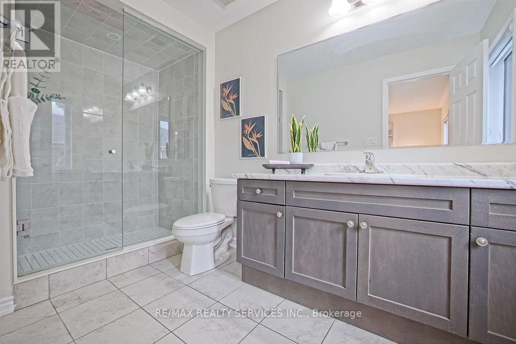 284 LAGERFELD DRIVE Image 24