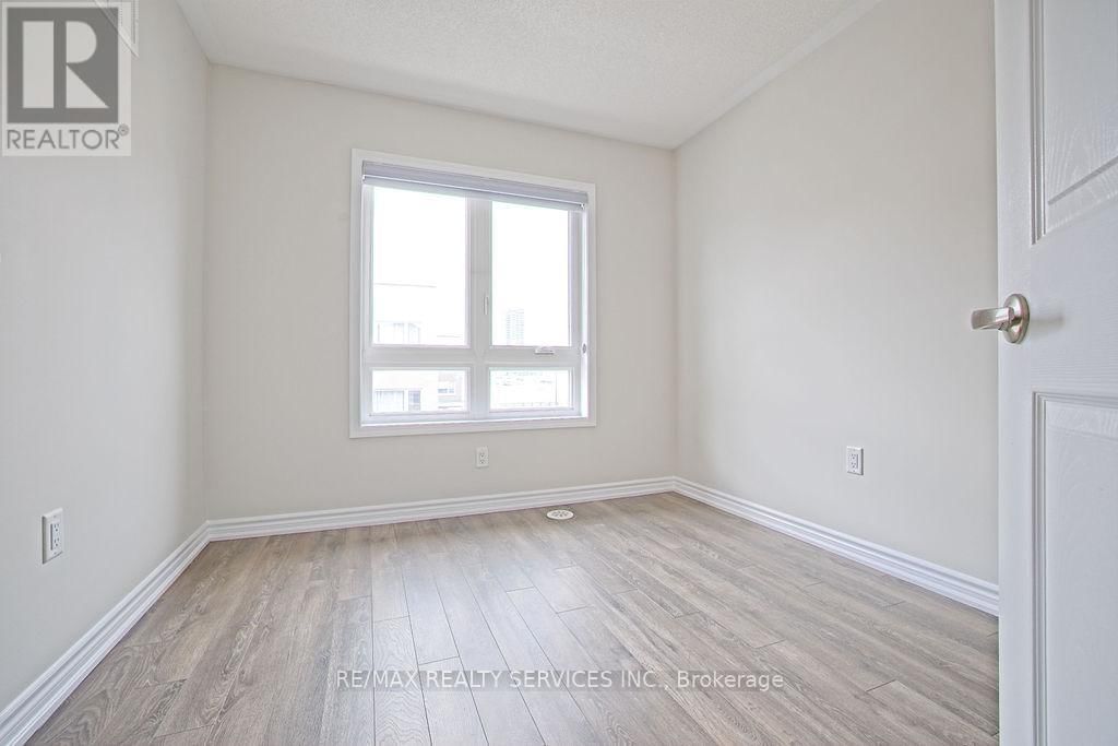 284 LAGERFELD DRIVE Image 25