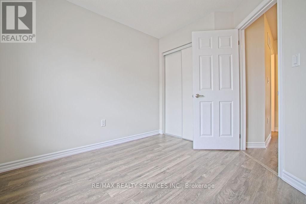 284 LAGERFELD DRIVE Image 26