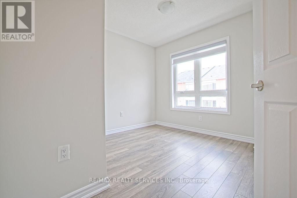 284 LAGERFELD DRIVE Image 28