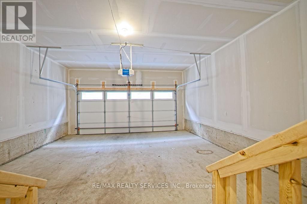 284 LAGERFELD DRIVE Image 33