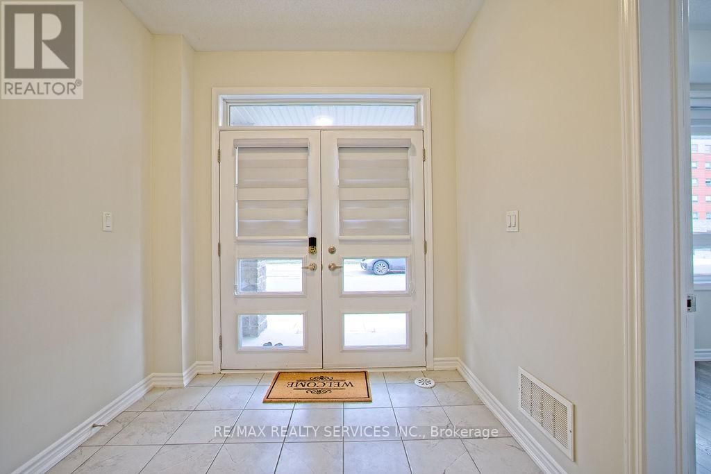 284 LAGERFELD DRIVE Image 4