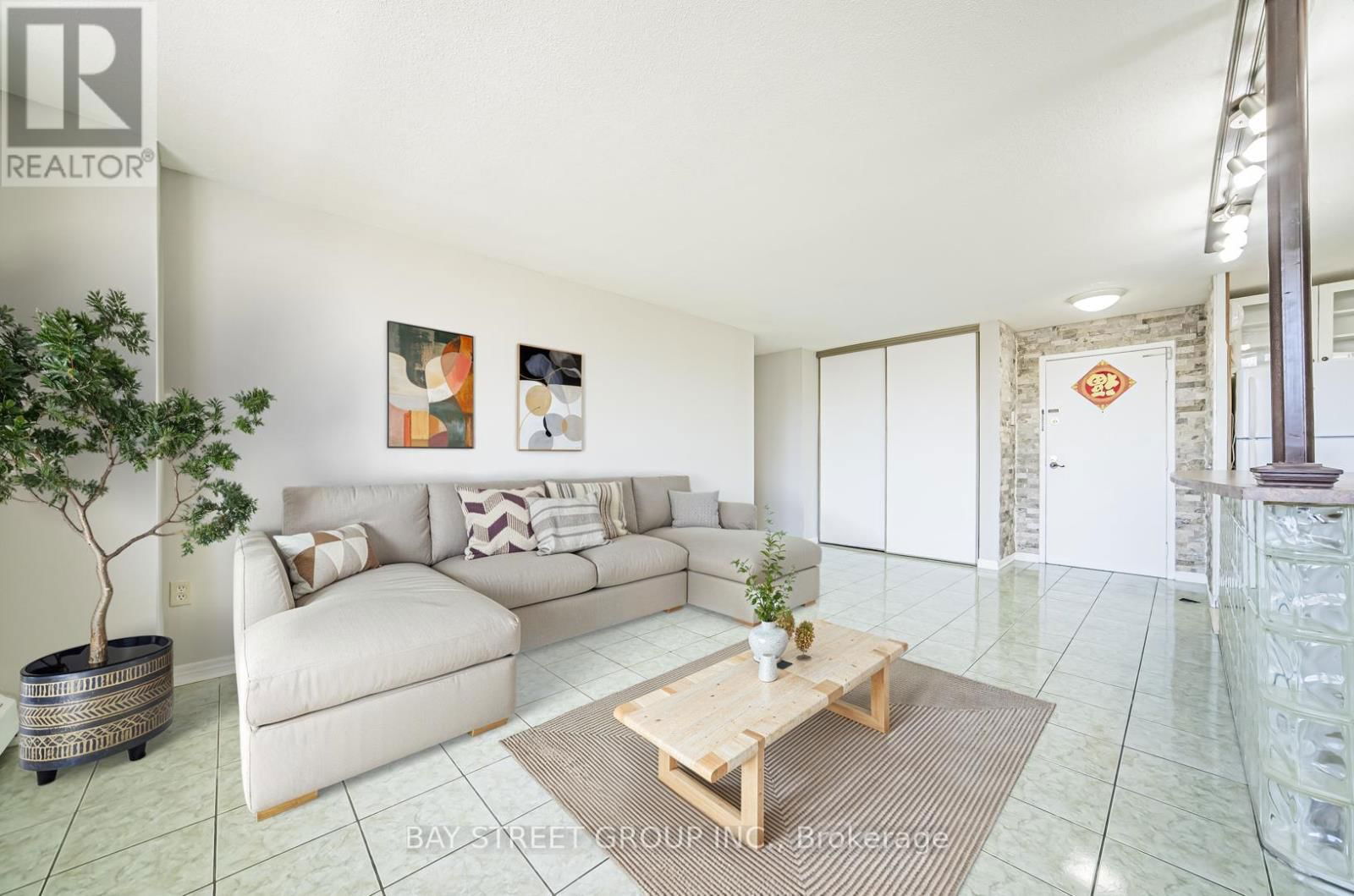 409 - 3120 KIRWIN AVENUE Image 1