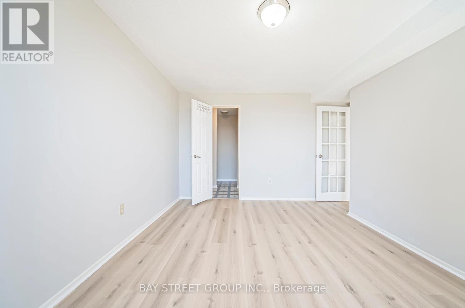 409 - 3120 KIRWIN AVENUE Image 27