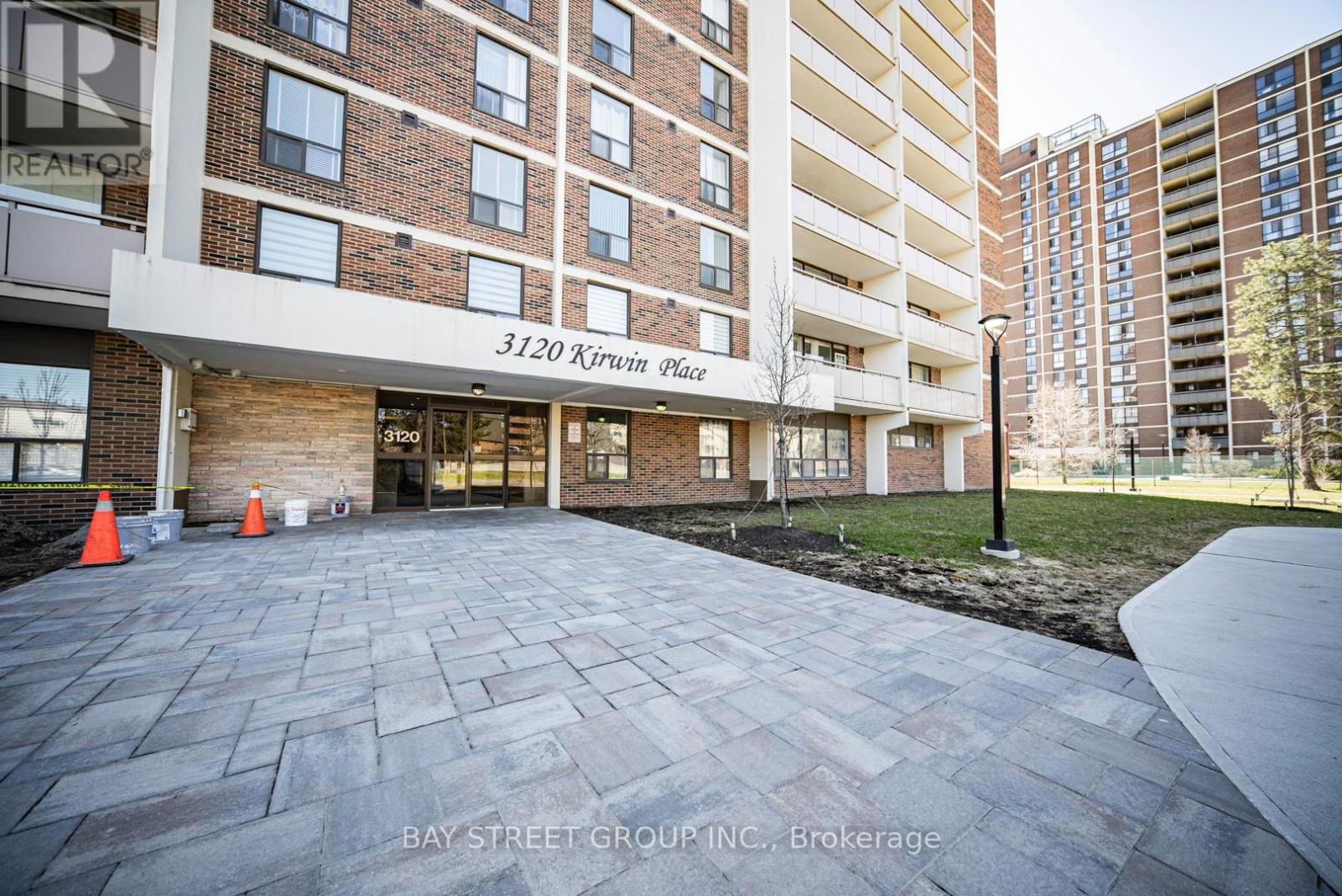 409 - 3120 KIRWIN AVENUE Image 3