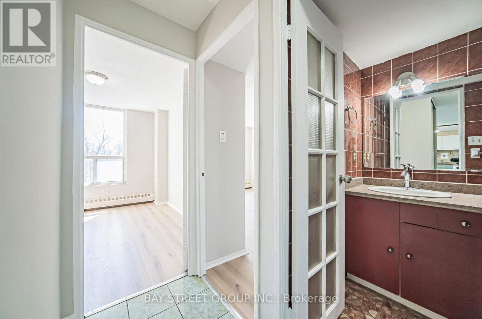 409 - 3120 KIRWIN AVENUE Image 30