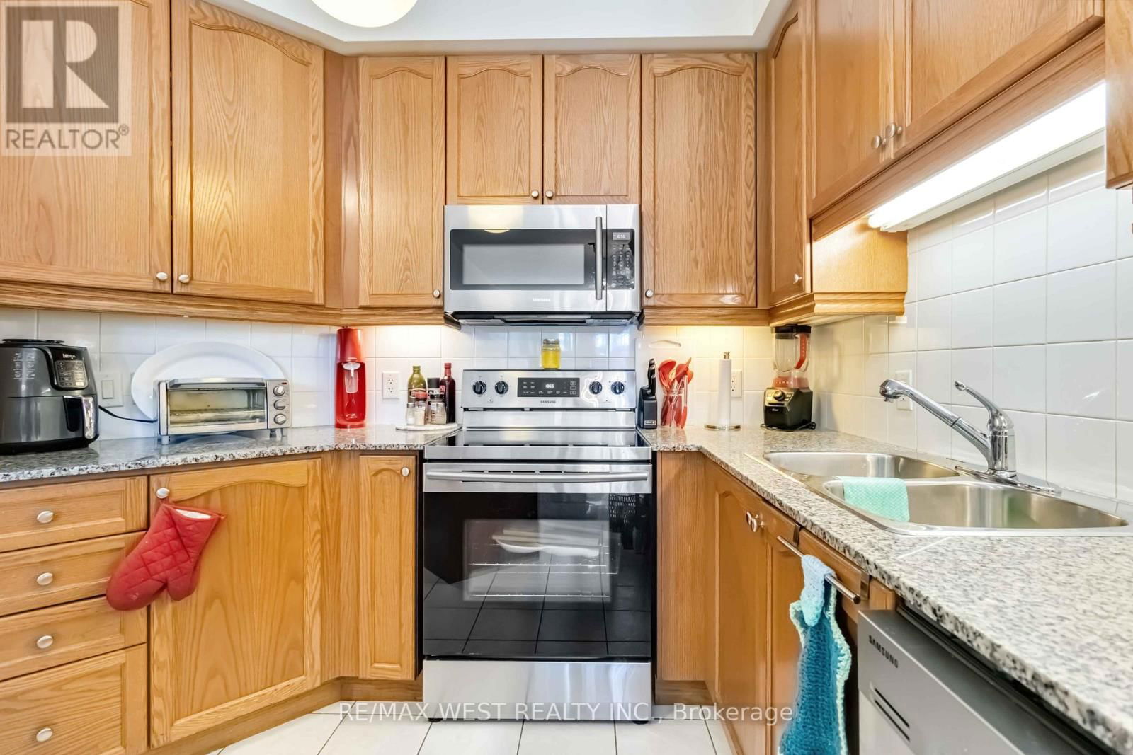 406 - 80 ABSOLUTE AVENUE Image 17