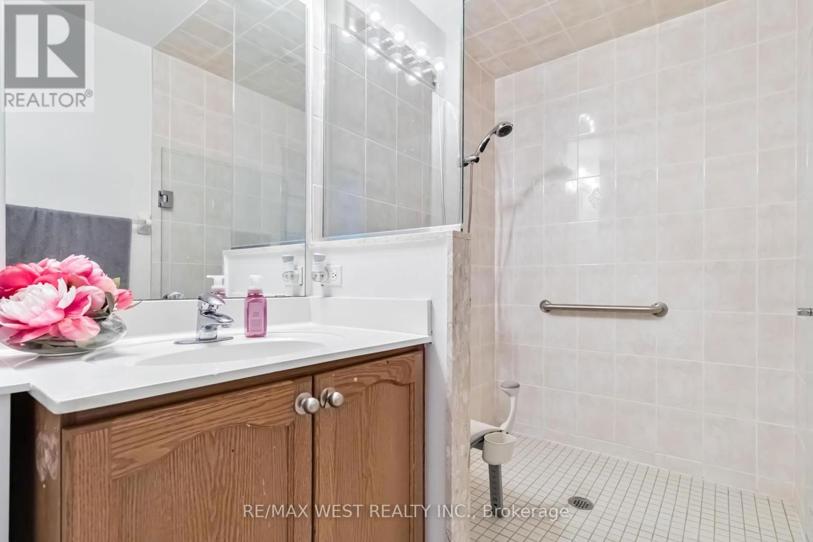 406 - 80 ABSOLUTE AVENUE Image 23