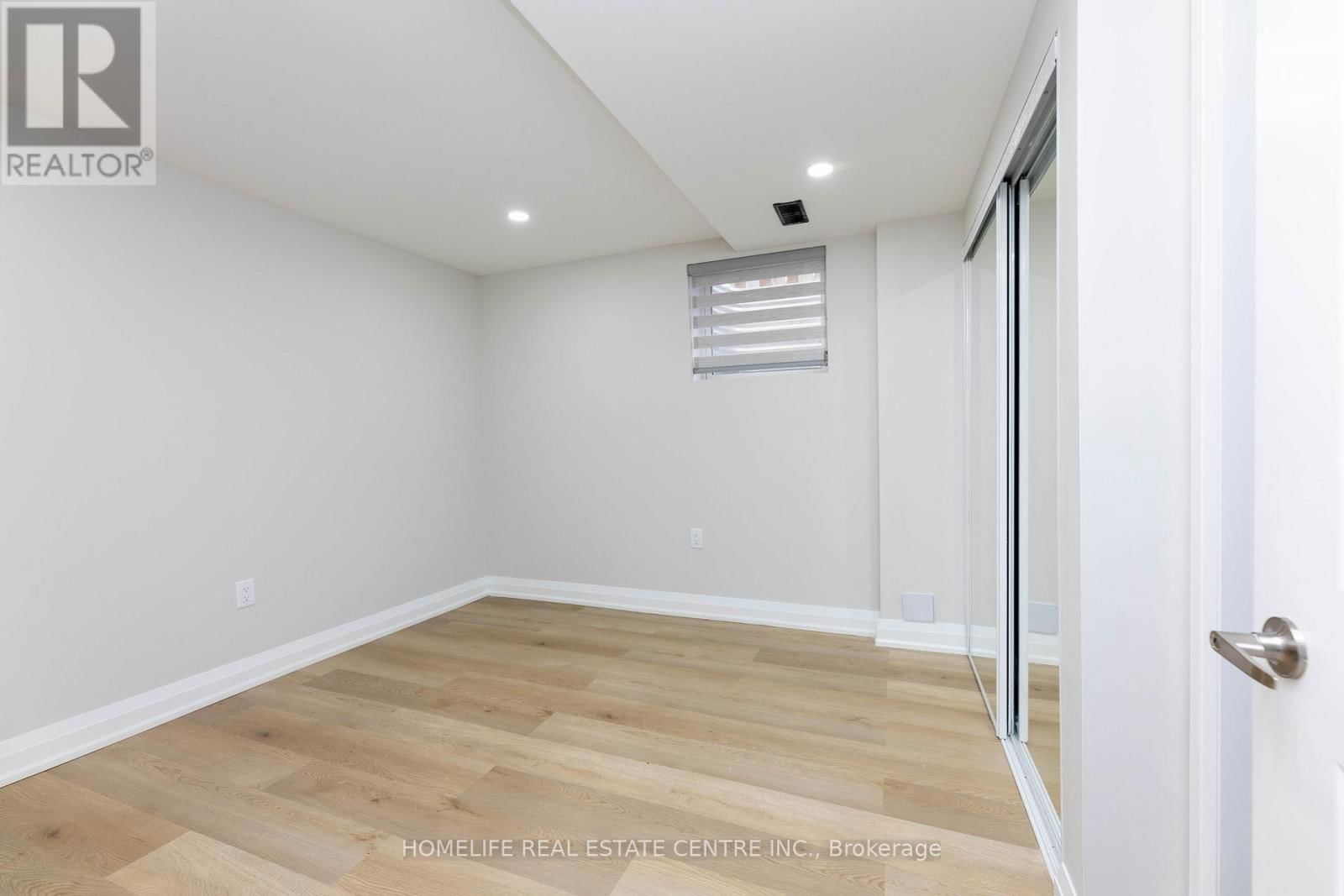 7 MARKHAM STREET Image 35