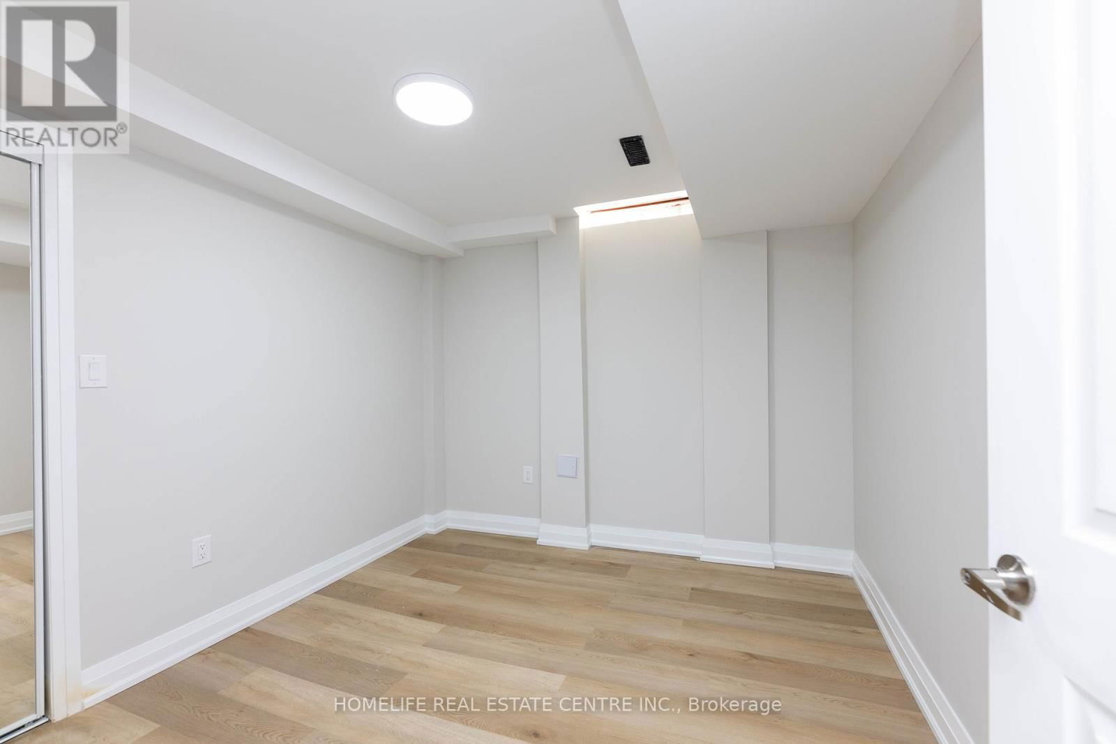 7 MARKHAM STREET Image 36