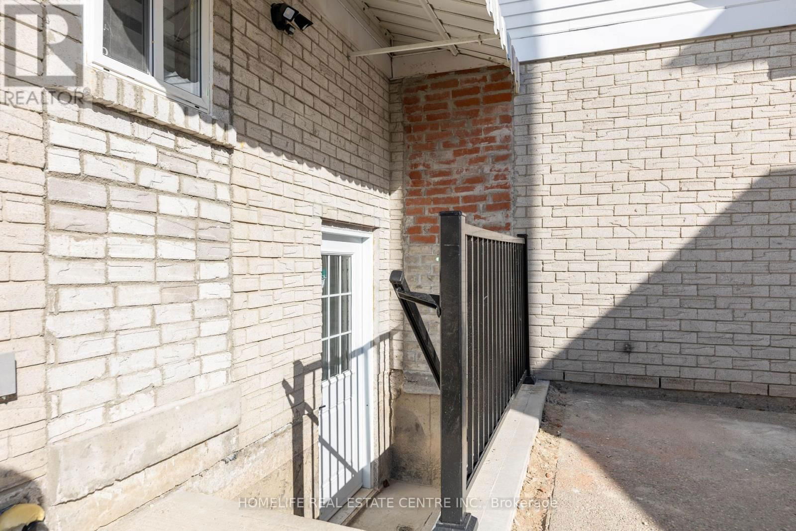 7 MARKHAM STREET Image 37