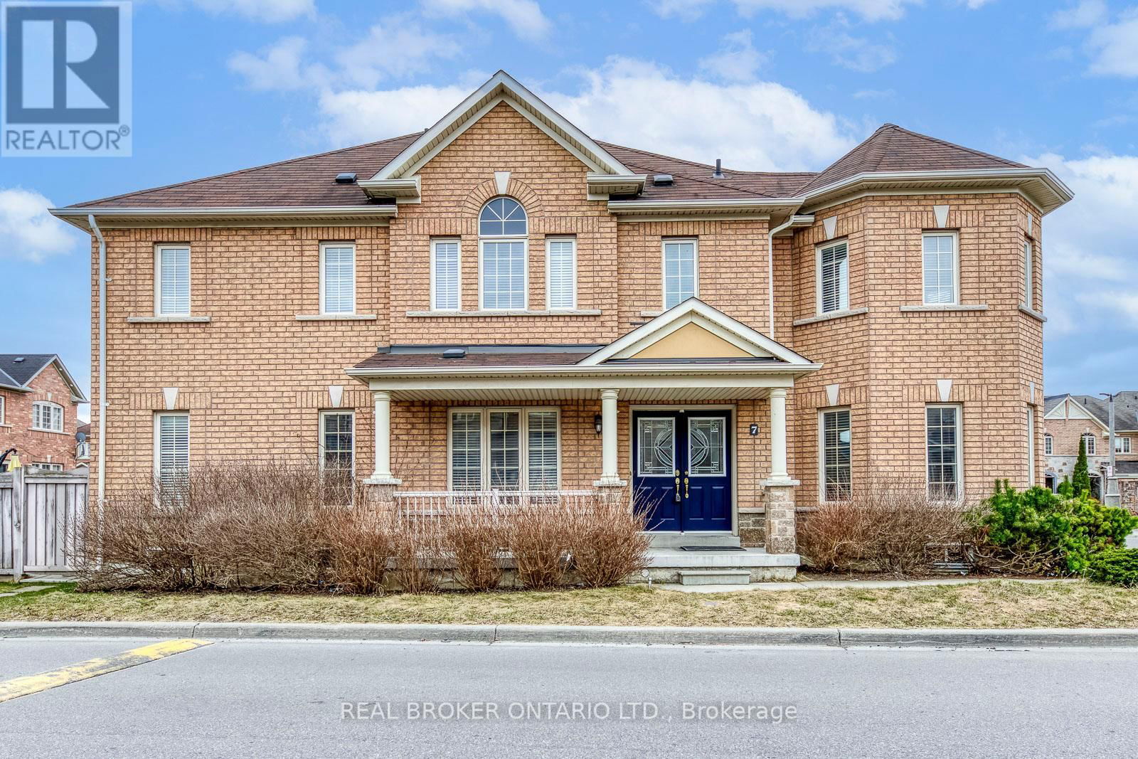 7 GIFFORD GATE Image 1