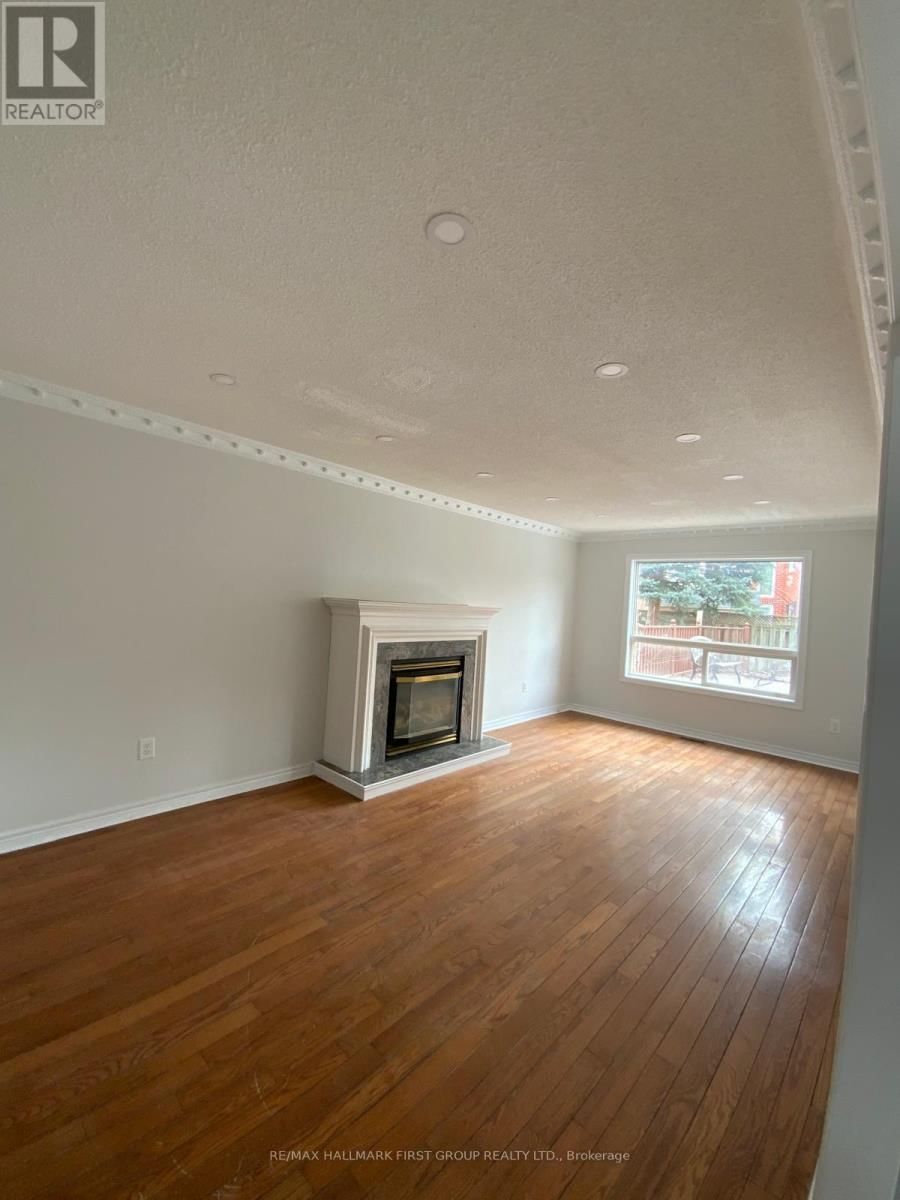 100 FIDDLENECK CRESCENT Image 11