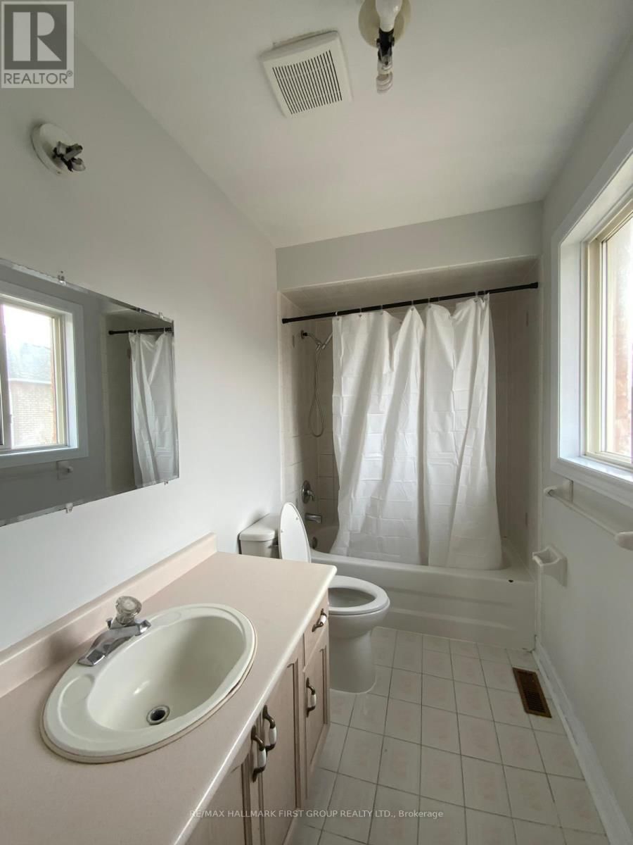 100 FIDDLENECK CRESCENT Image 13