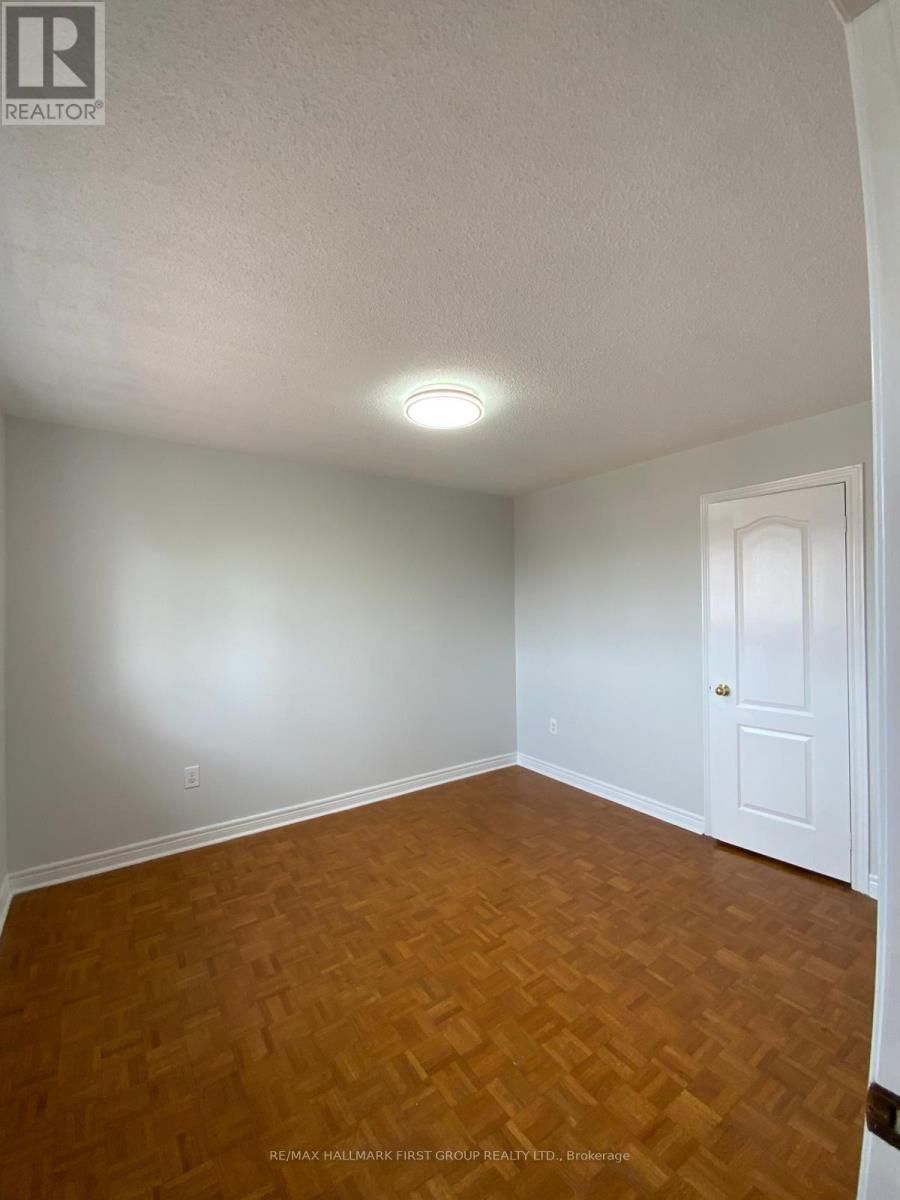 100 FIDDLENECK CRESCENT Image 4
