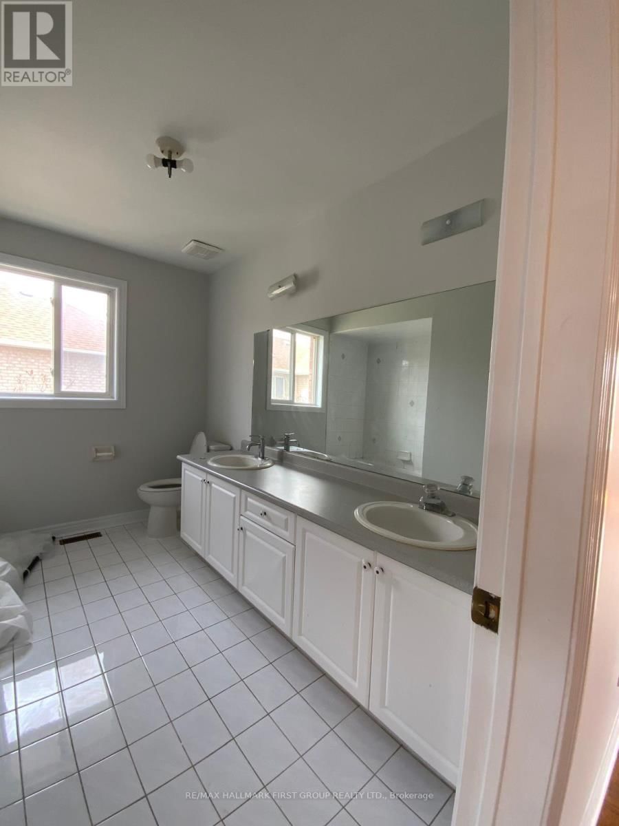 100 FIDDLENECK CRESCENT Image 6
