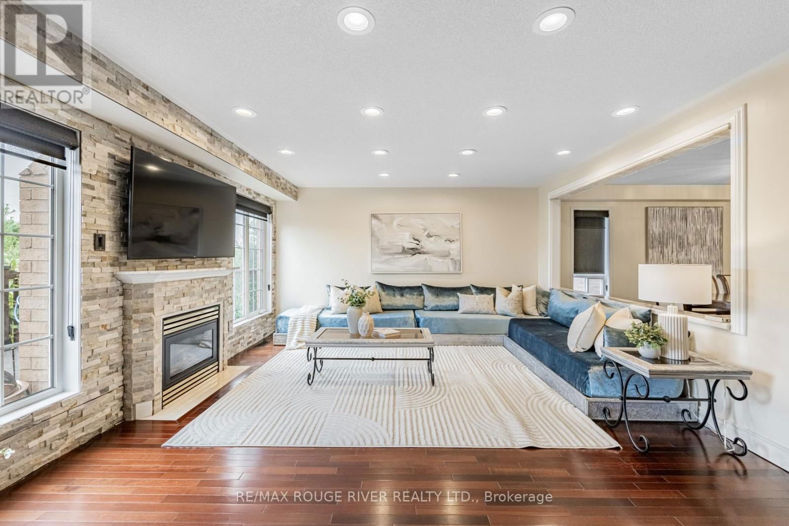 26 PORCHLIGHT ROAD Image 13