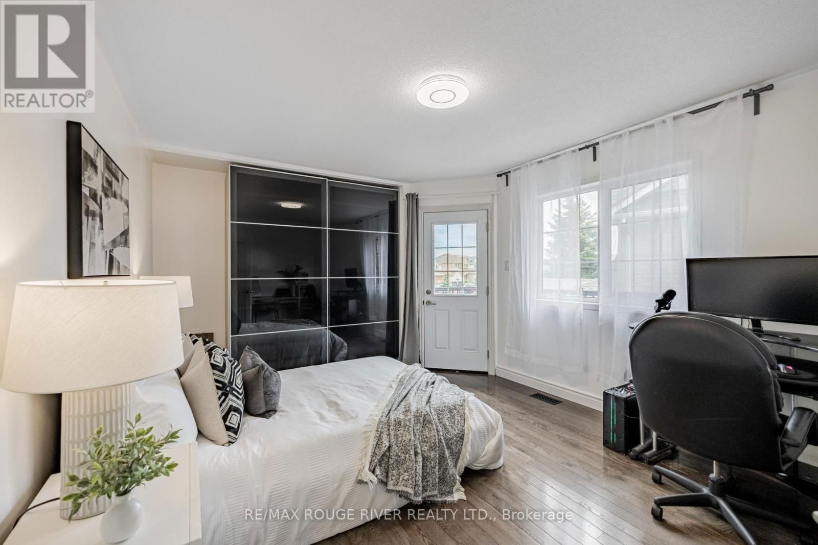 26 PORCHLIGHT ROAD Image 30