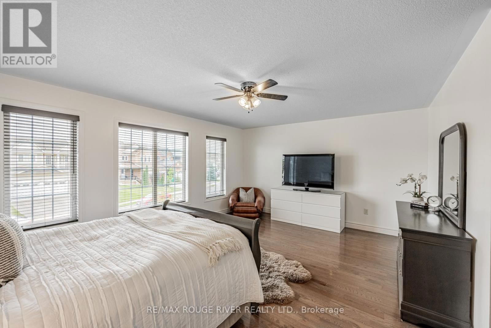 26 PORCHLIGHT ROAD Image 32