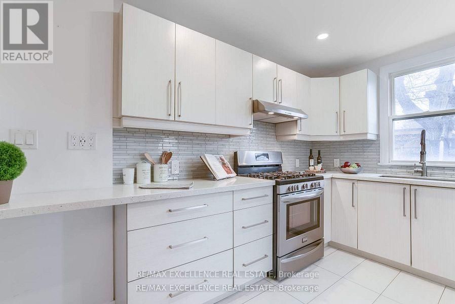663 JANE STREET Image 12