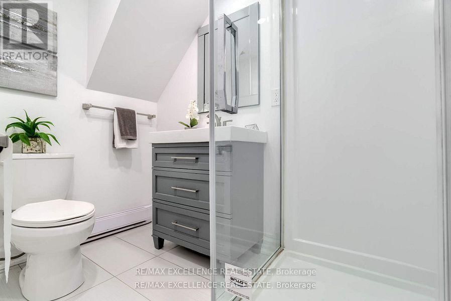 663 JANE STREET Image 13