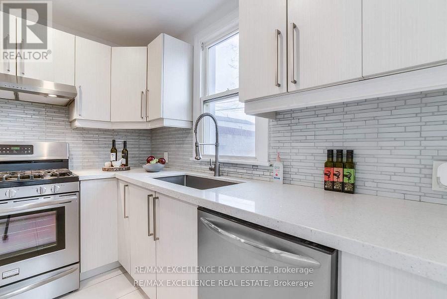 663 JANE STREET Image 14