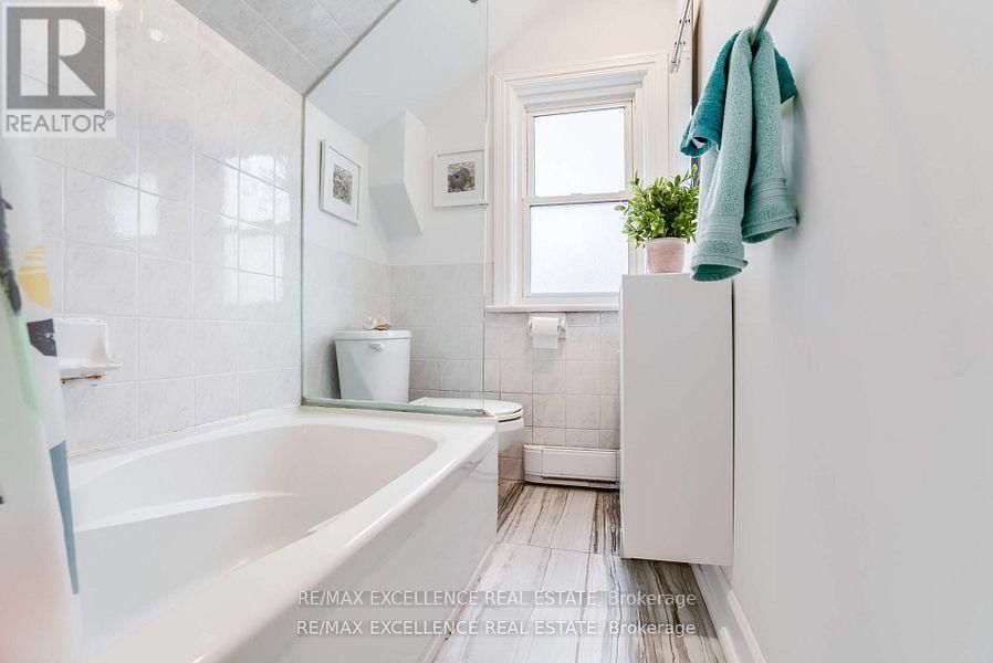 663 JANE STREET Image 15