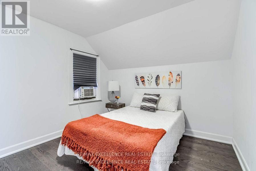 663 JANE STREET Image 16