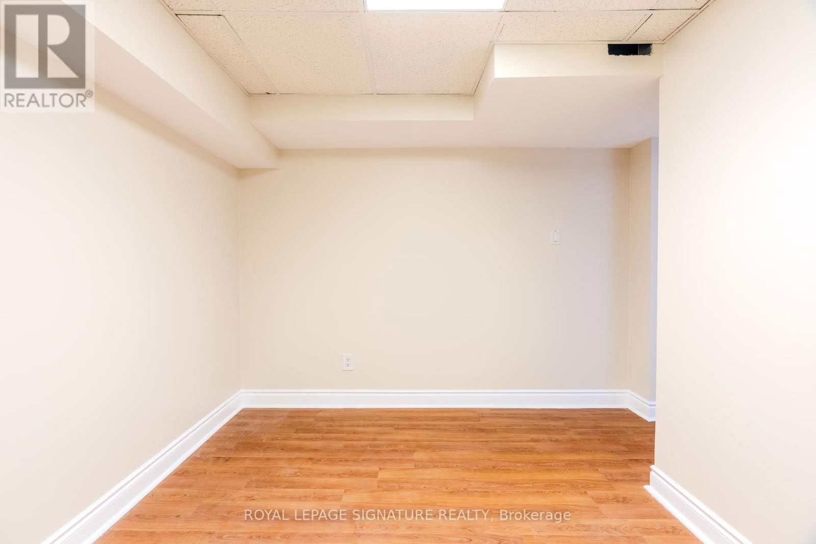 3263 PEBBLEWOOD ROAD Image 37