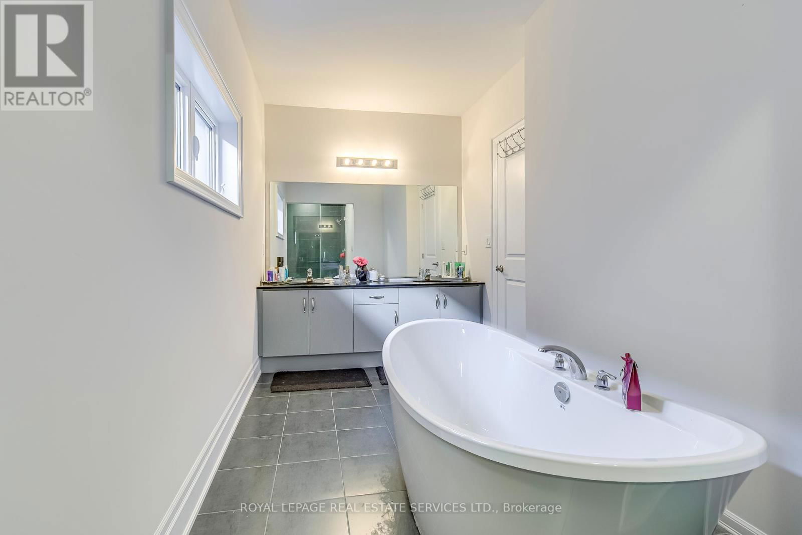 1367 PELICAN PASSAGE Image 23