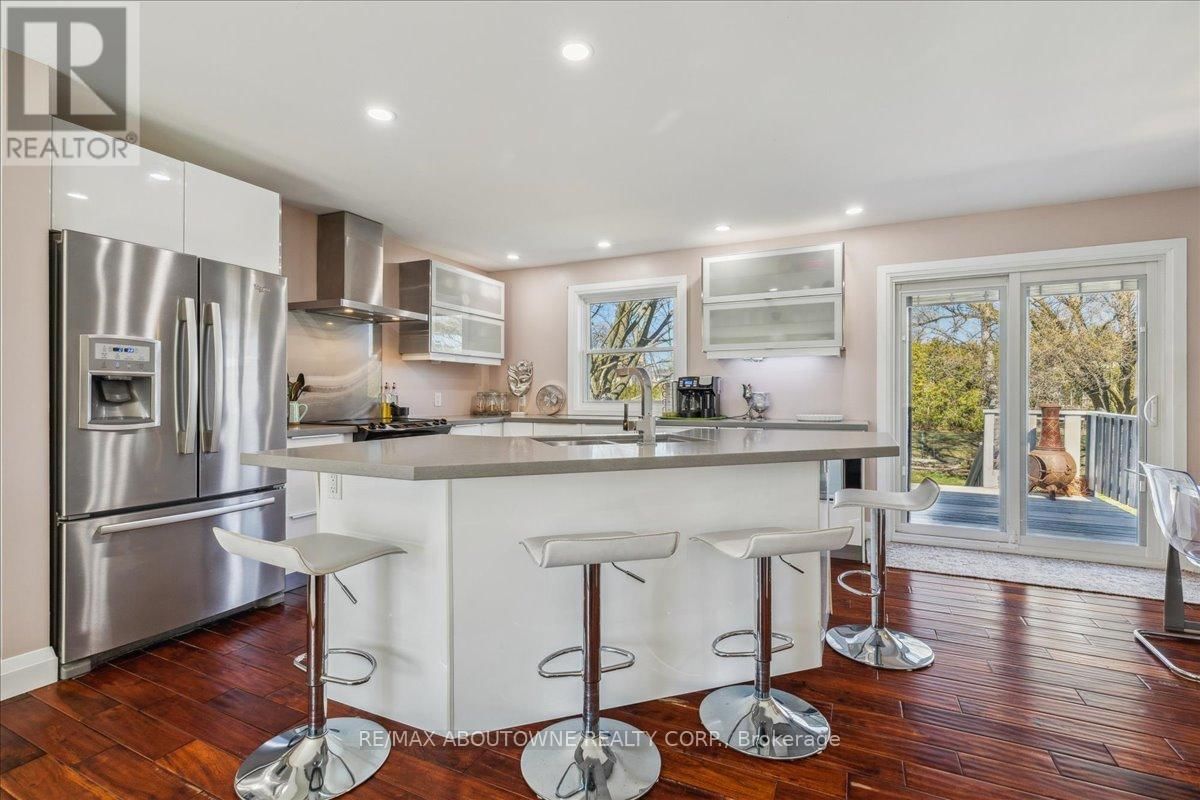 2430 CAVENDISH DRIVE Image 11