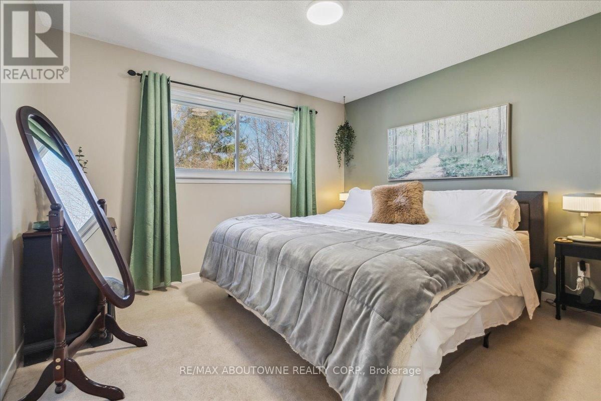 2430 CAVENDISH DRIVE Image 20