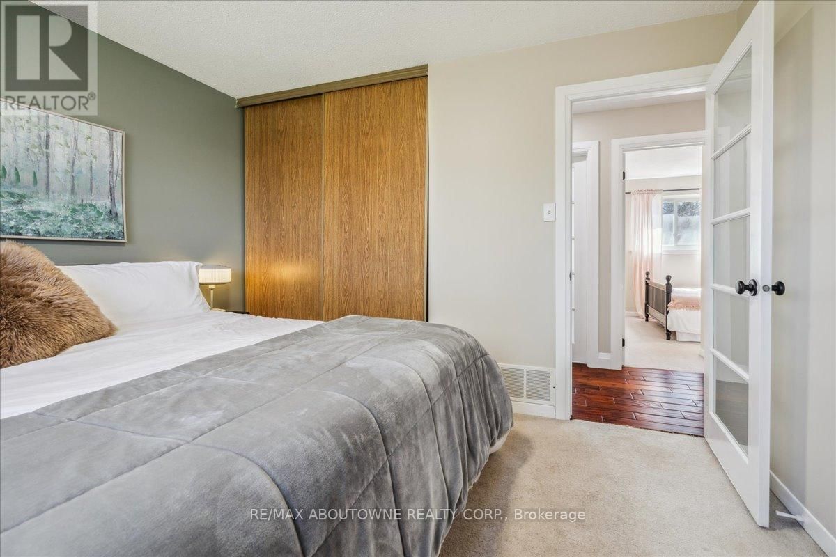 2430 CAVENDISH DRIVE Image 22