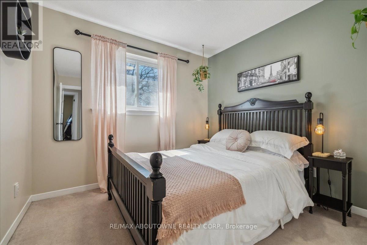 2430 CAVENDISH DRIVE Image 24
