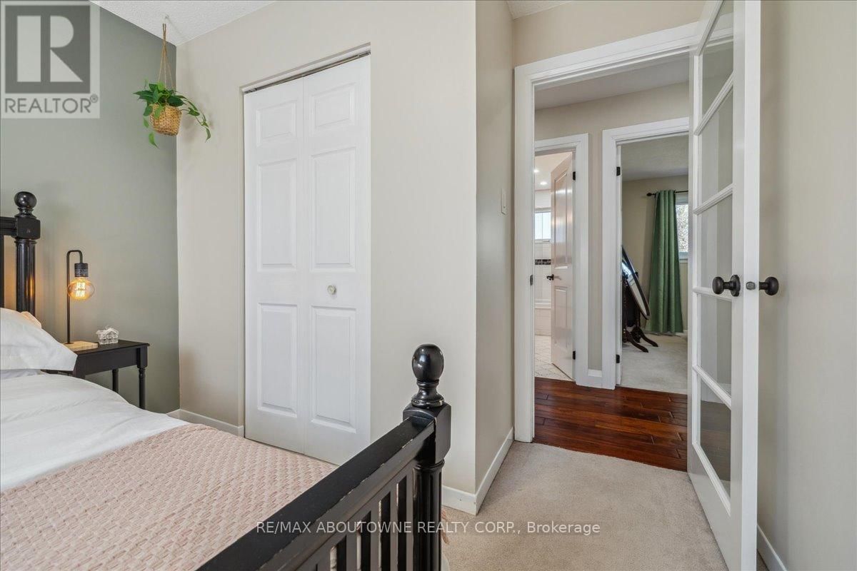 2430 CAVENDISH DRIVE Image 25