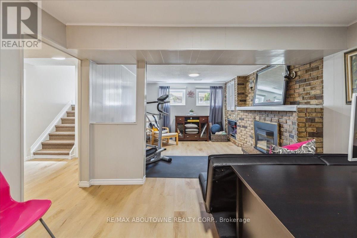 2430 CAVENDISH DRIVE Image 28