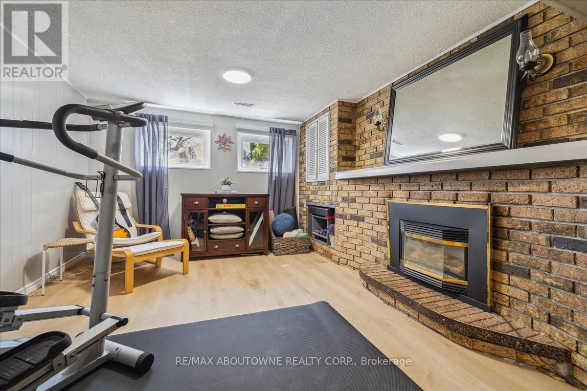 2430 CAVENDISH DRIVE Image 29