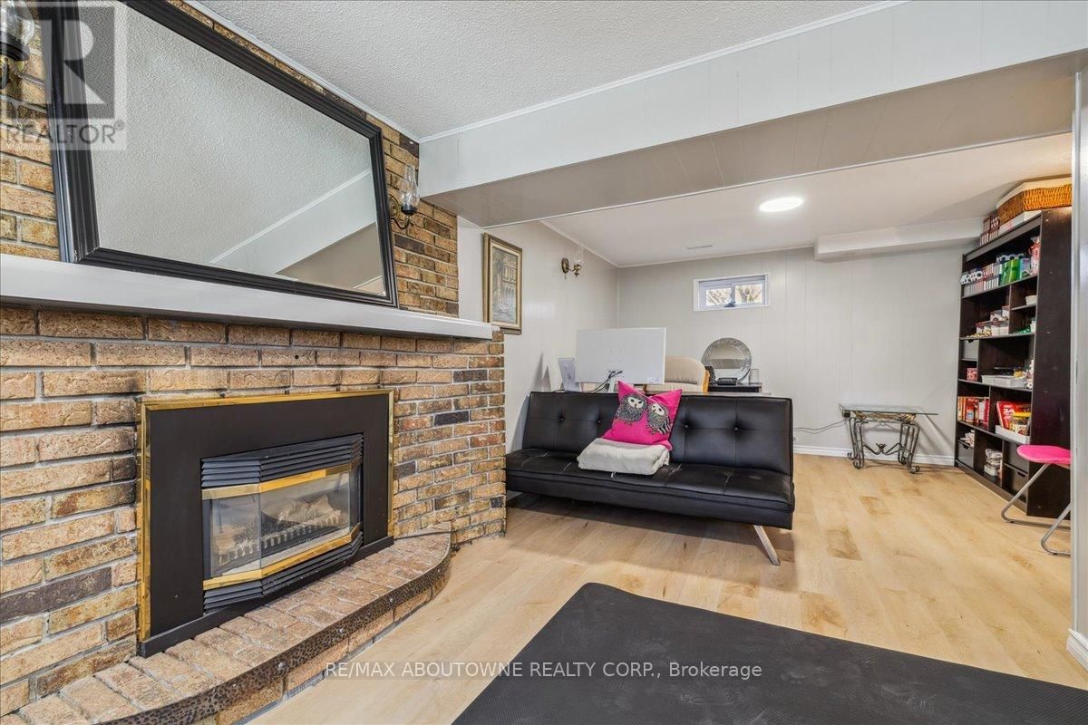2430 CAVENDISH DRIVE Image 30