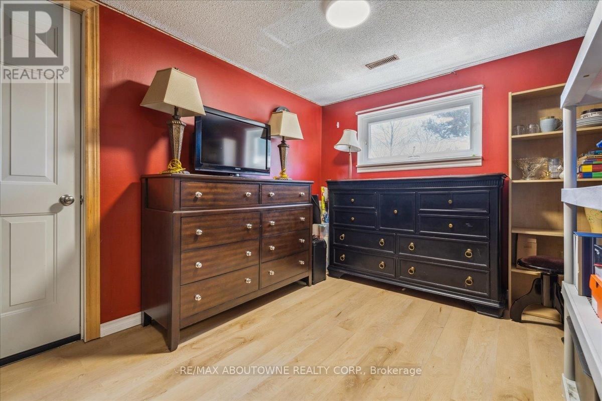 2430 CAVENDISH DRIVE Image 32